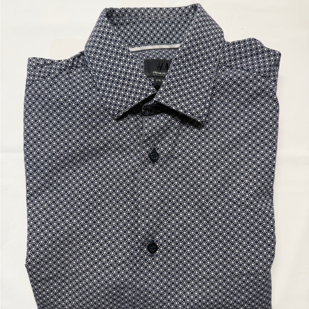 H&M Men's Light Blue‎ Dress Shirt, Slim Fit, Long Sleeve, Button-Down Size XS